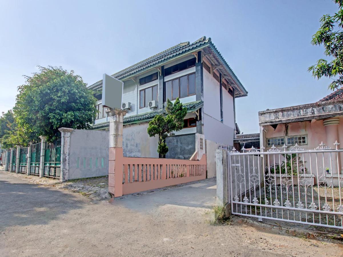 Oyo 91490 Hotel Rumah Kita Cirebon Exterior foto